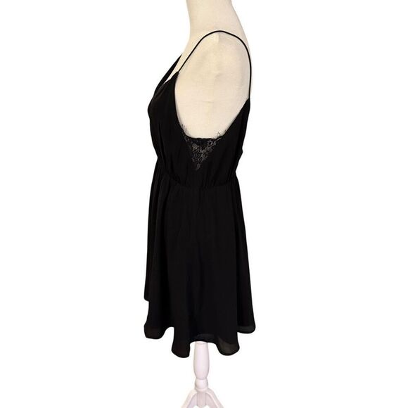 Tobi medium babydoll black dress with side lace - Picture 4 of 7
